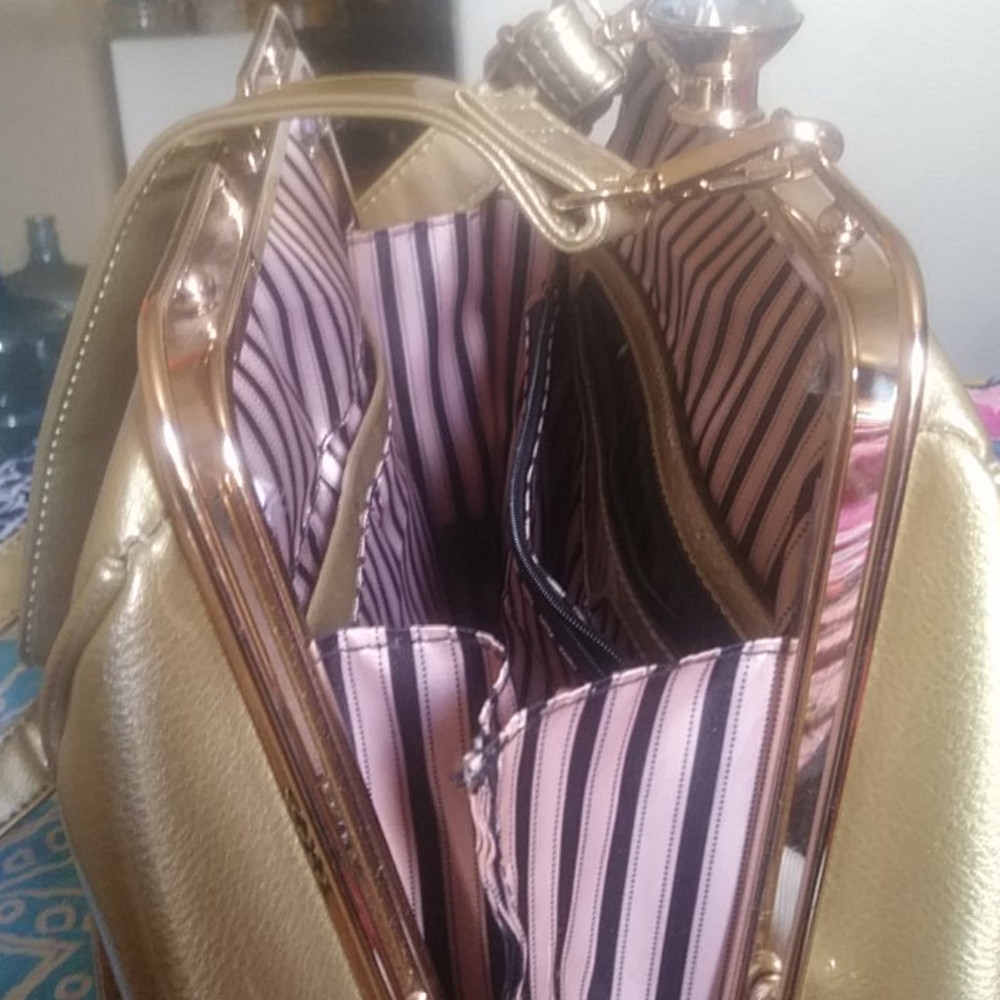 Purse - Picture 3 of 4